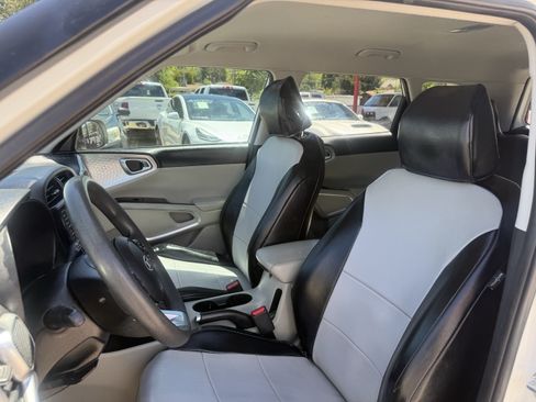 Used 2021 Kia Soul LX FWD image 25