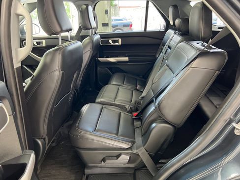Used 2022 Ford Explorer XLT w/ Equipment Group 202A AWD/4WD image 16