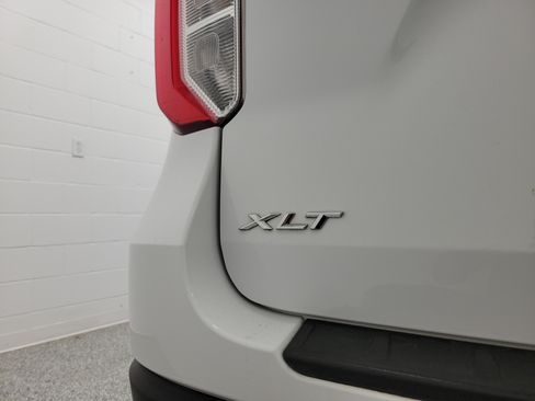 Used 2020 Ford Explorer XLT w/ Equipment Group 202A RWD image 7