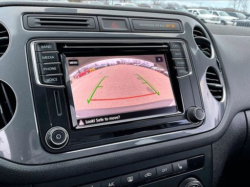 Used 2017 Volkswagen Tiguan S image 13