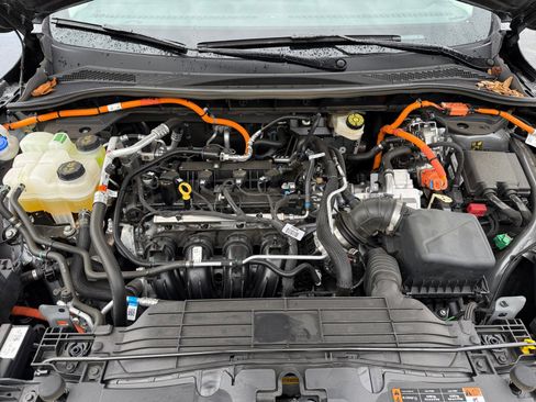 Used 2025 Ford Escape SE w/ Class II Trailer Tow Package image 20