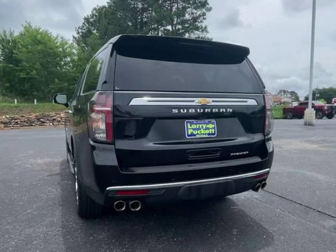 Used 2023 Chevrolet Suburban Premier RWD image 7