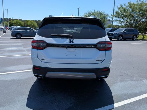 New 2026 Honda Pilot Touring image 4