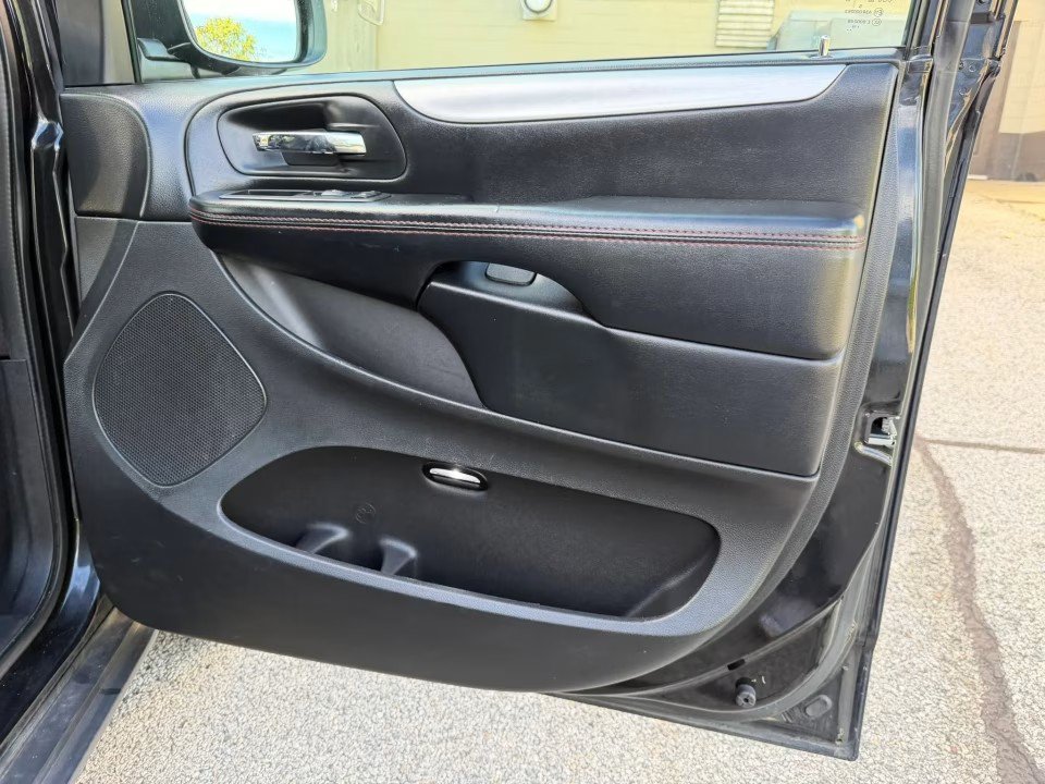 Used 2019 Dodge Grand Caravan GT FWD image 15