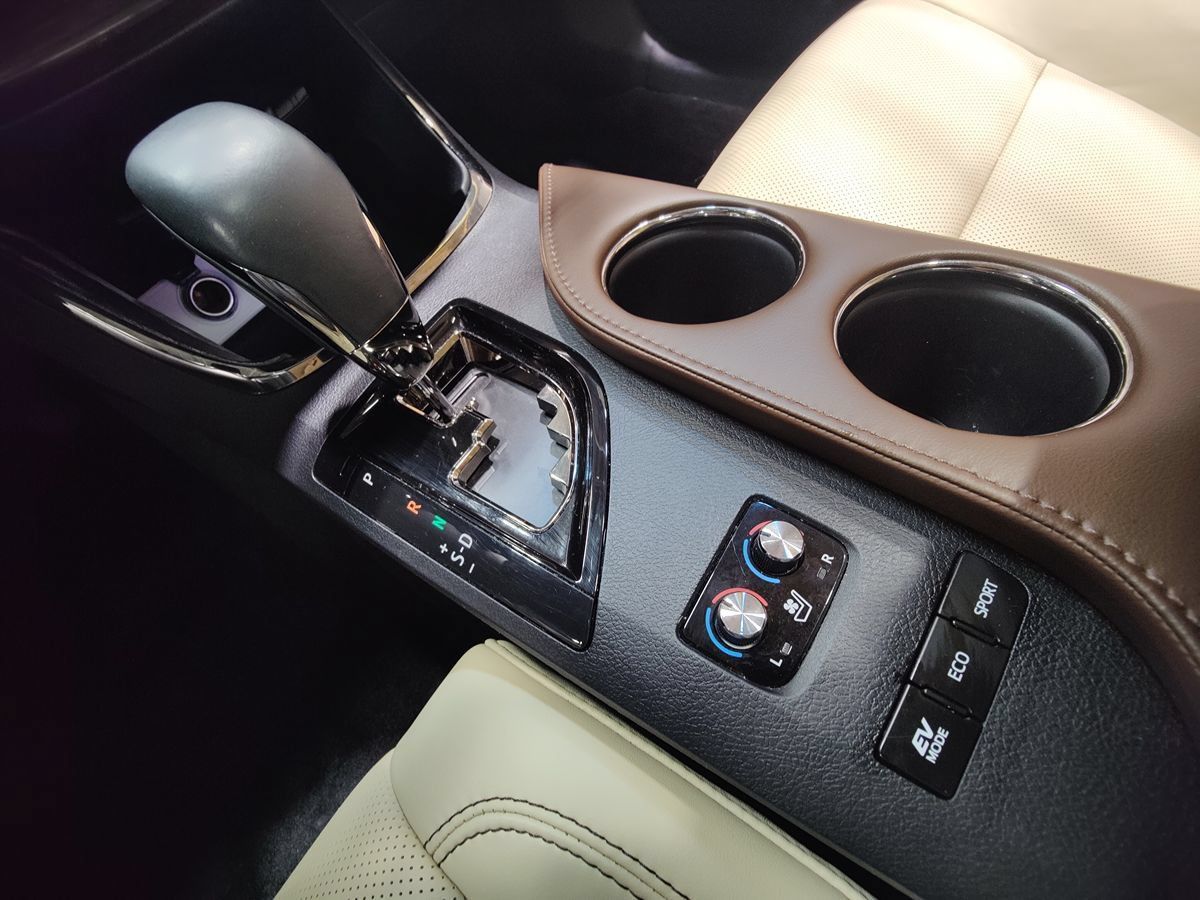 Used 2015 Toyota Avalon Limited FWD image 34