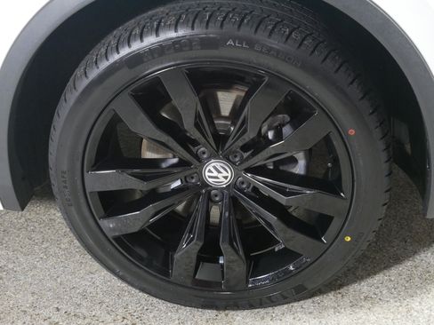 Used 2021 Volkswagen Tiguan SE R-Line AWD/4WD image 15