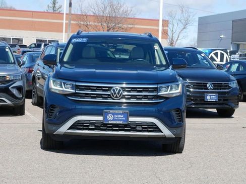 Certified 2022 Volkswagen Atlas SE w/ Panoramic Sunroof Package image 2