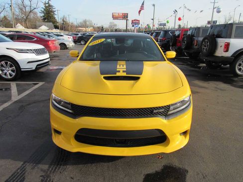 Used 2017 Dodge Charger R/T image 2
