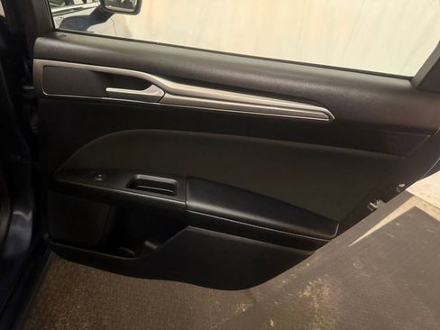 Used 2019 Ford Fusion SE image 28