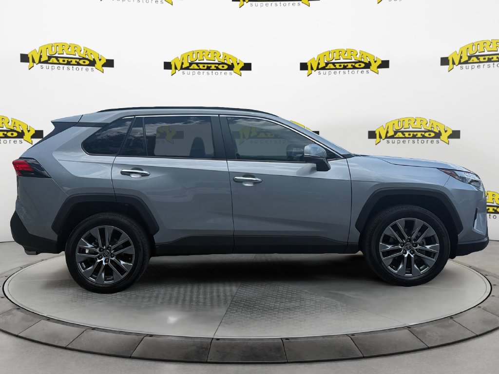 Used 2022 Toyota RAV4 XLE Premium AWD/4WD image 6