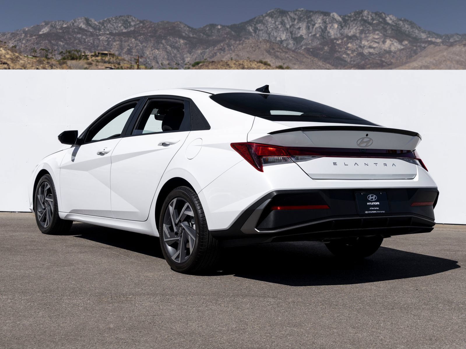 Used 2025 Hyundai Elantra Sport FWD image 4