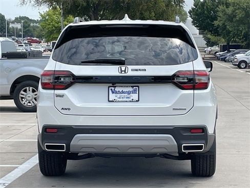 New 2025 Honda Pilot Touring image 5