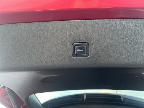 Used 2023 Chevrolet Traverse Premier image 22