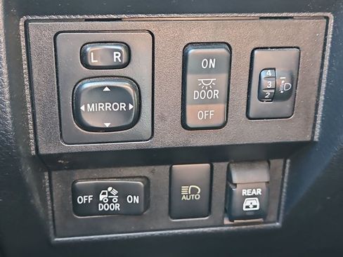 Used 2019 Toyota Tundra SR5 AWD/4WD image 12