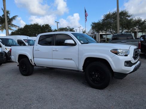 Used 2020 Toyota Tacoma SR5 RWD image 2