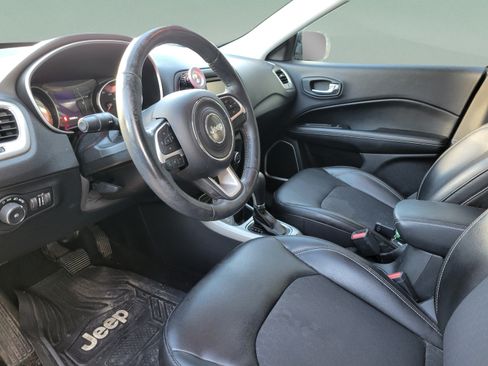 Used 2018 Jeep Compass Latitude w/ Cold Weather Group AWD/4WD image 14