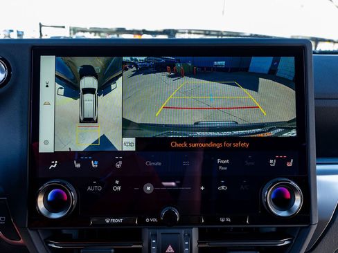 Used 2025 Lexus GX 550 w/ Accessory Package (Z1) image 21