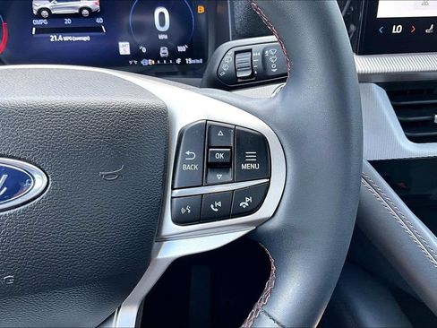 Certified 2025 Ford Explorer Active AWD/4WD image 18