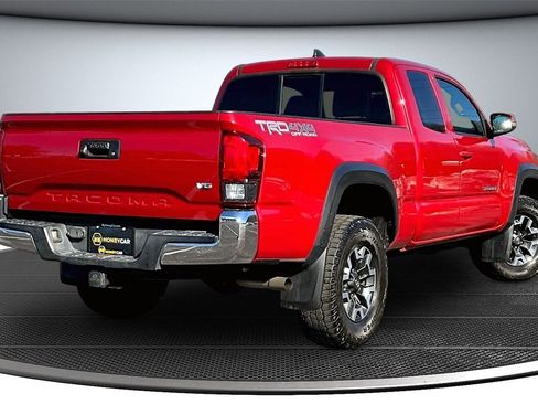 Used 2018 Toyota Tacoma TRD Off-Road image 6