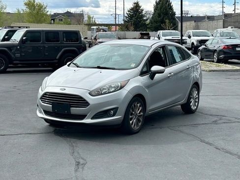Used 2014 Ford Fiesta SE w/ Equipment Group 201A FWD image 9
