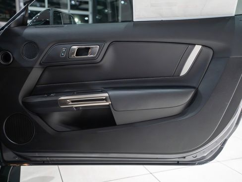 Used 2021 Ford Mustang Shelby GT500 w/ Carbon Fiber Track Pack image 31