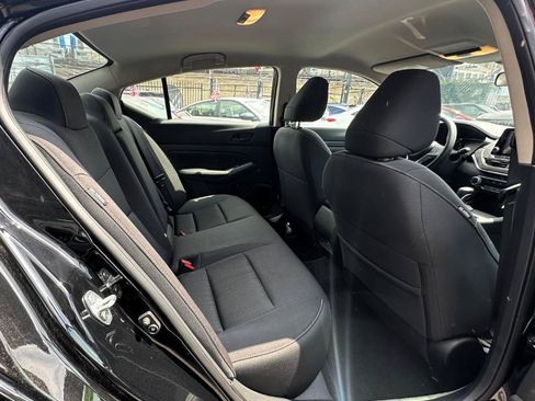 Used 2025 Nissan Altima 2.5 SV FWD image 24