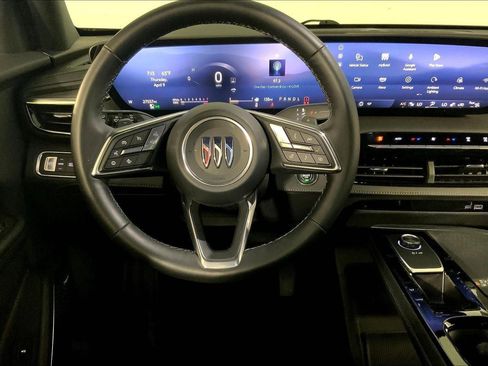 Used 2025 Buick Enclave Preferred FWD image 5