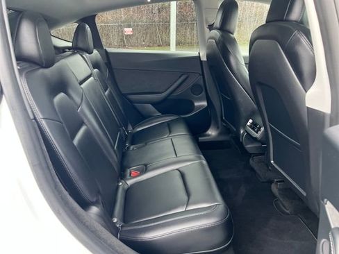 Used 2023 Tesla Model Y Performance image 11