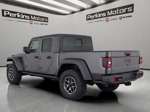 Used 2025 Jeep Gladiator Rubicon w/ Convenience Group AWD/4WD image 4