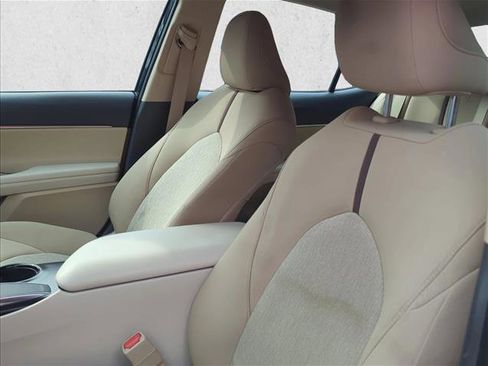 Used 2020 Toyota Camry LE image 11