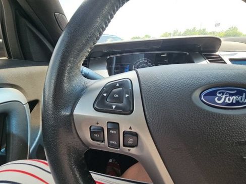 Used 2017 Ford Taurus SEL w/ Equipment Group 201A FWD image 17