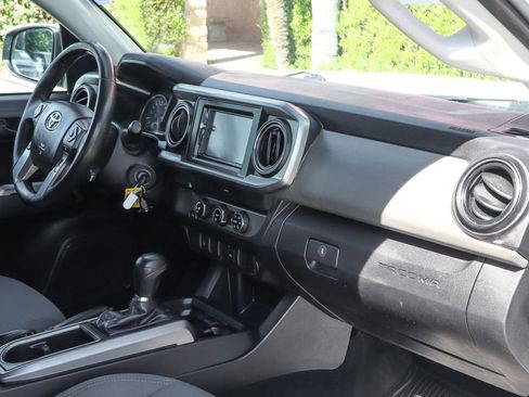 Used 2020 Toyota Tacoma SR5 image 39
