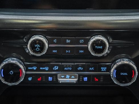 Certified 2022 Ford F150 Platinum w/ FX4 Off-Road Package image 31