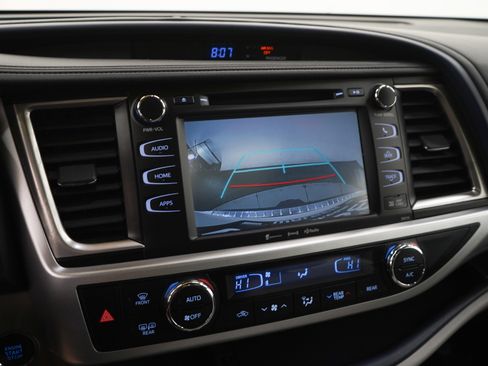 Used 2018 Toyota Highlander XLE image 22