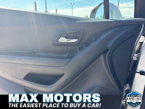 Used 2022 Chevrolet Trax LT w/ Driver Confidence Package AWD/4WD image 32