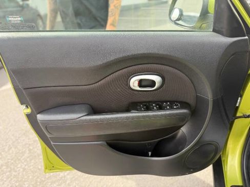 Used 2015 Kia Soul + FWD image 9