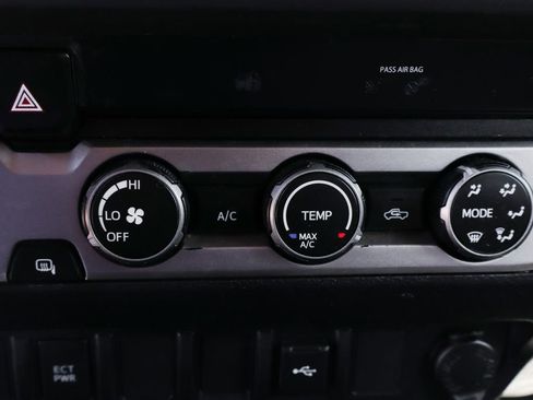 Used 2020 Toyota Tacoma SR5 image 33