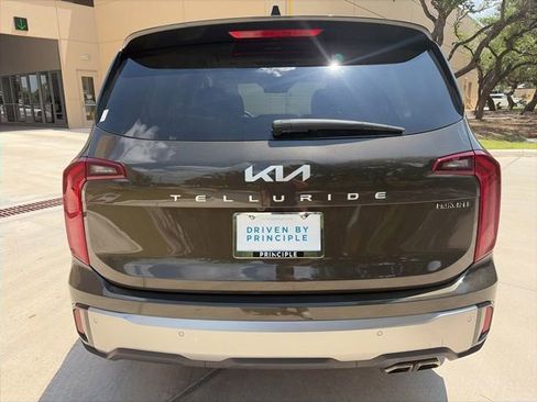 Used 2025 Kia Telluride S FWD image 3