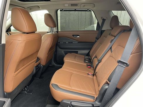 Used 2024 Nissan Pathfinder Platinum w/ Cargo Package image 13