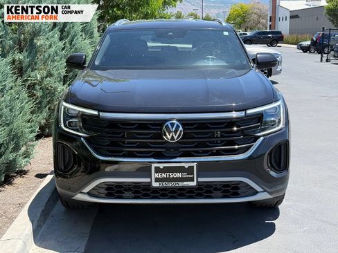 Used 2025 Volkswagen Atlas Cross Sport SE AWD/4WD image 2
