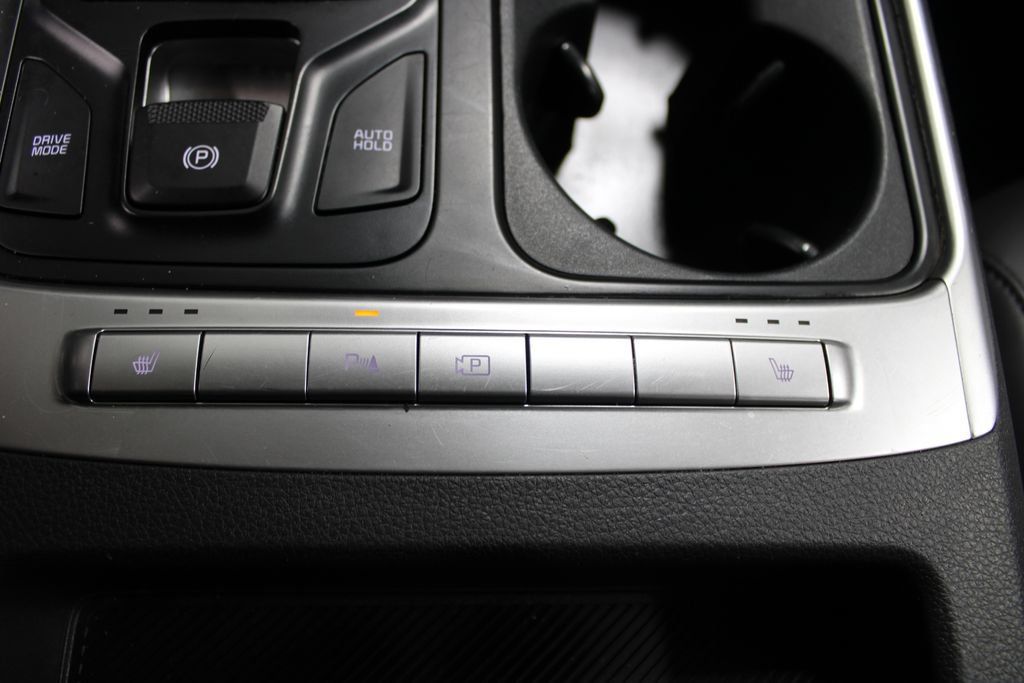 Used 2025 Kia Carnival FWD image 44