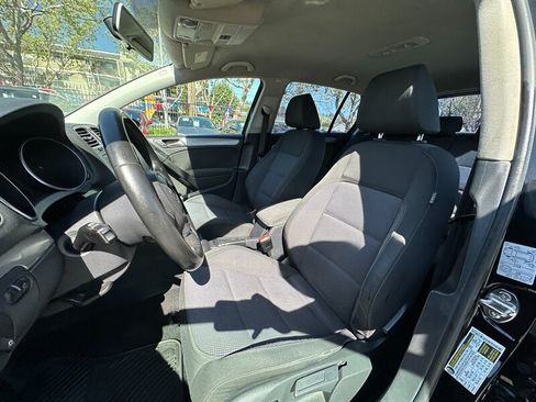 Used 2013 Volkswagen Golf 4-Door FWD image 12