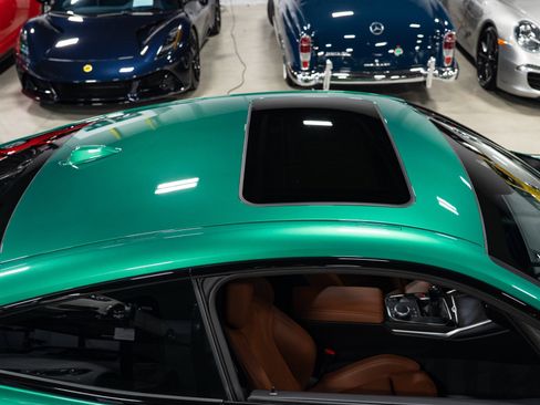 Used 2025 BMW M4 Coupe w/ Executive Package image 32