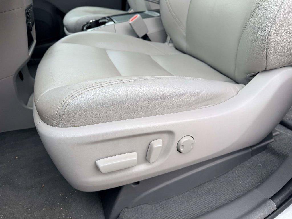 Certified 2020 Toyota Sienna XLE w/ XLE Navigation Package AWD/4WD image 18