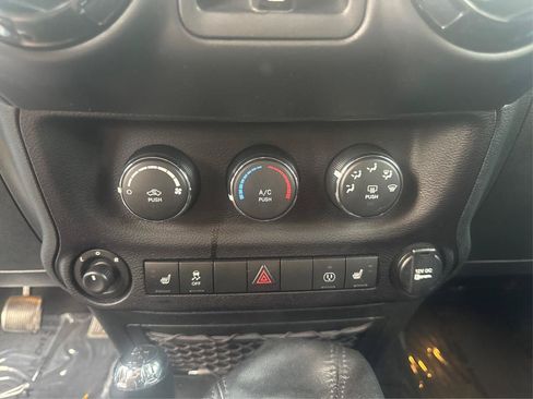 Used 2017 Jeep Wrangler Unlimited Sahara AWD/4WD image 20