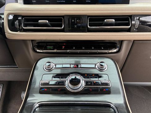Used 2021 Lincoln Nautilus FWD image 25