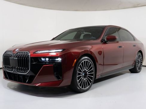 Used 2025 BMW 760i xDrive w/ Executive Package AWD/4WD image 11
