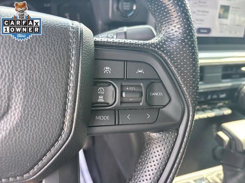 Used 2025 Toyota Tacoma SR5 AWD/4WD image 16