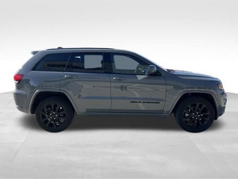 Used 2021 Jeep Grand Cherokee Laredo X AWD/4WD image 9