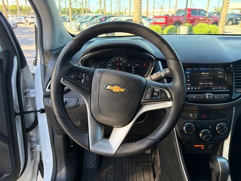 Used 2018 Chevrolet Trax LT w/ LT Convenience Package FWD image 8